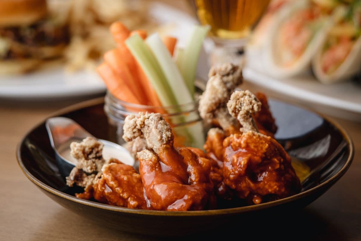 Grosses Ailes de Poulet Coupe Française / French Cut Jumbo Wings