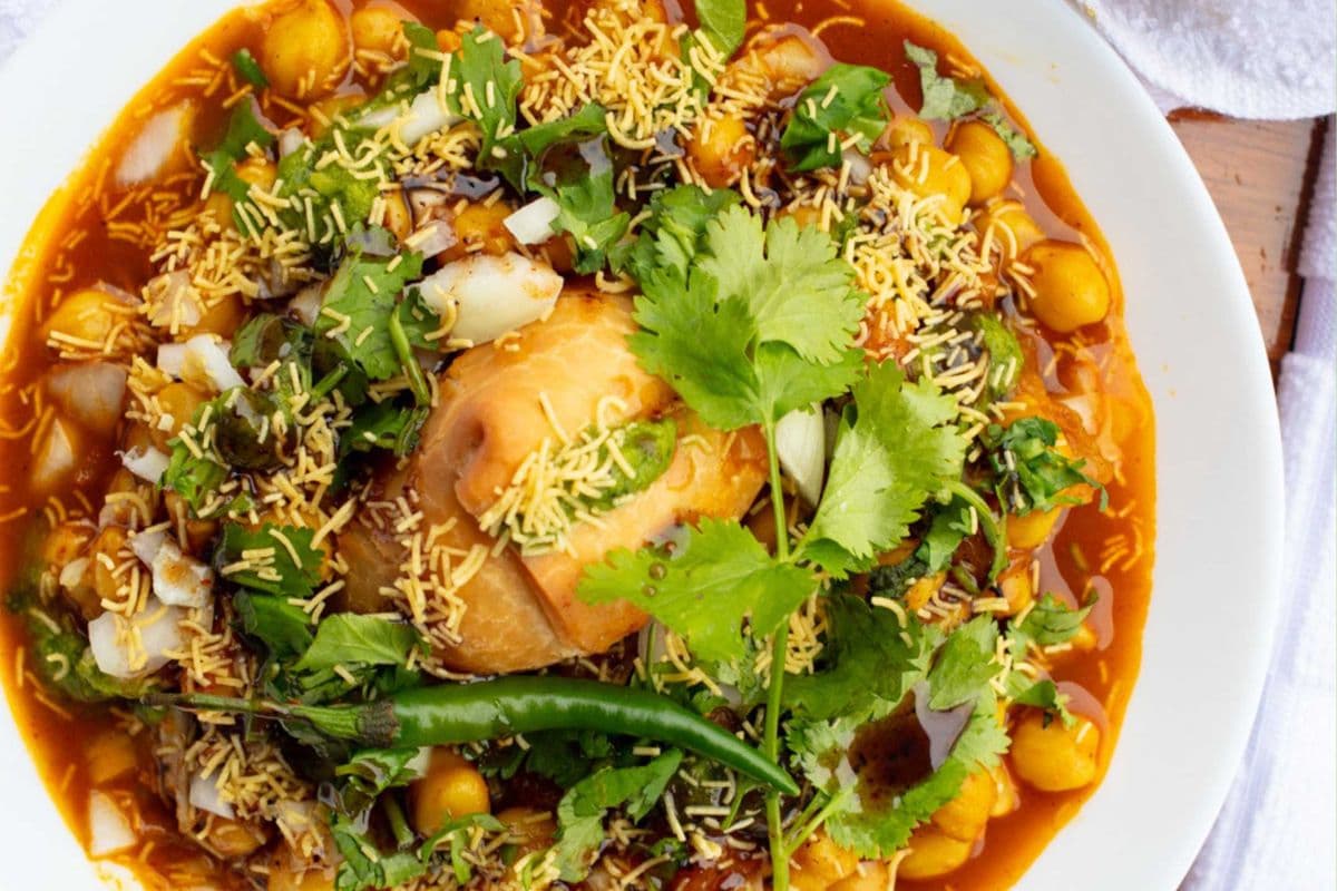 Samosa Chole + Beverage