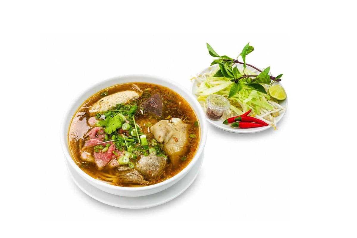 S42. Bún Bò Huế Đặc Biệt Special Hue Spicy Beef Noodles Soup