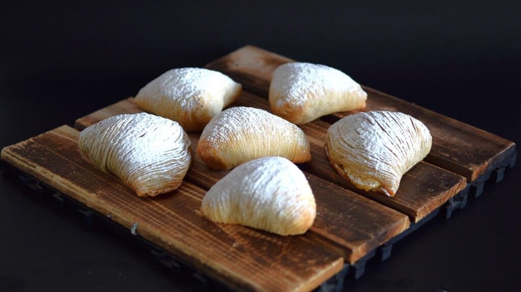 BOX OF 6 SFOGLIATELLE