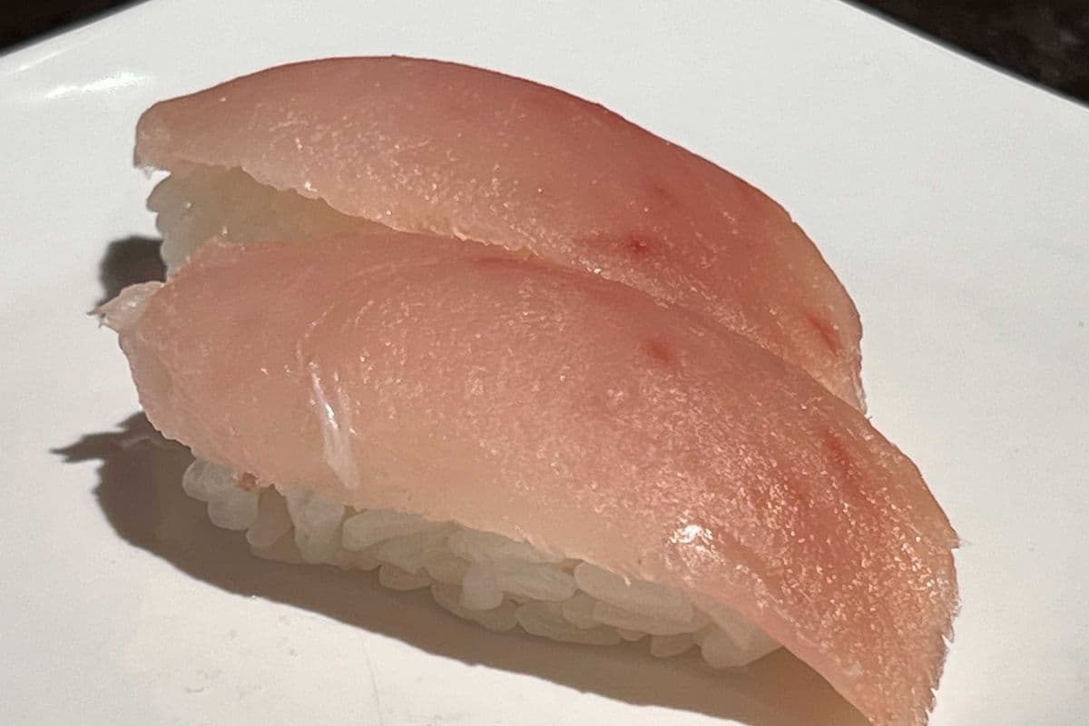 Tuna Sushi (2 pcs)