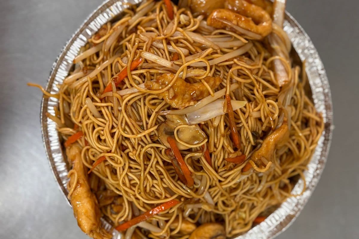 52. Chicken or Beef or Roast Pork Egg Noodle