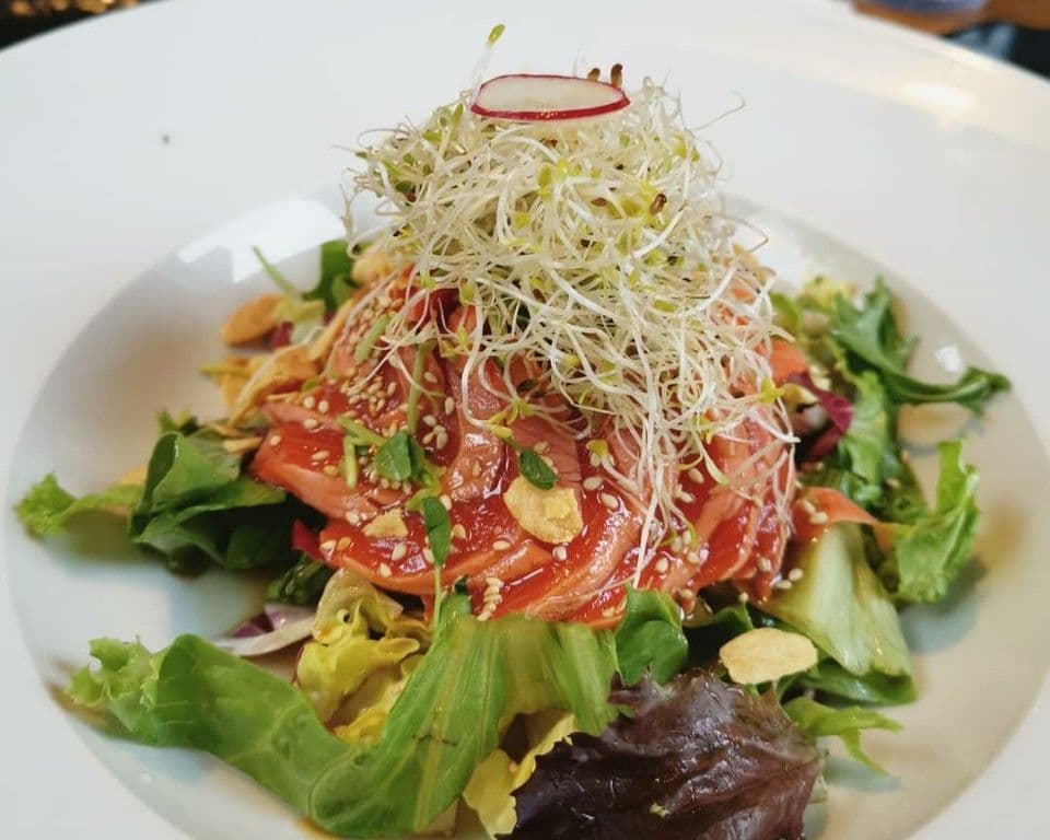 Salmon Tataki Salad