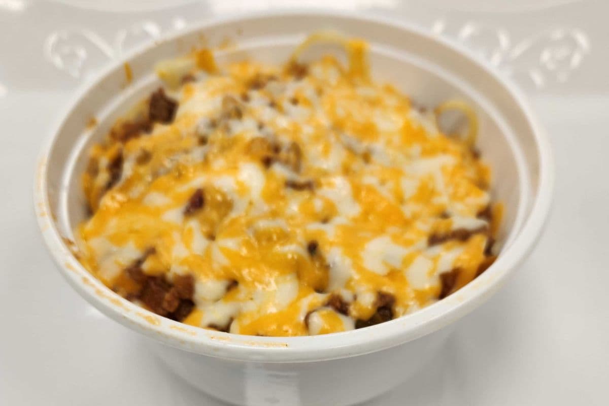 Lasagna topped with Meat Sauce ( ground beef) and Melted Cheese (24 Oz)