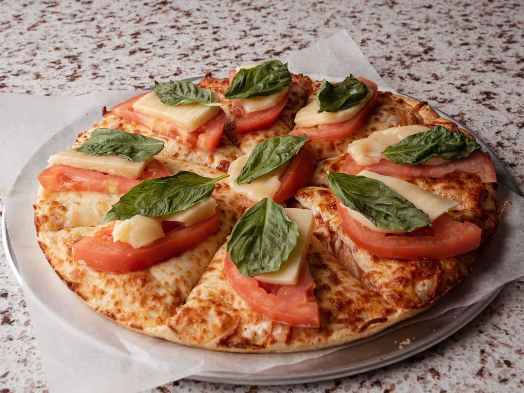 Medium Caprese Pizza (12")
