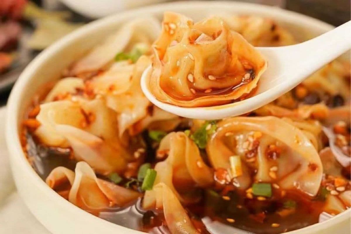 B2 Hot Spicy Pork Wonton Soup(红汤抄手)