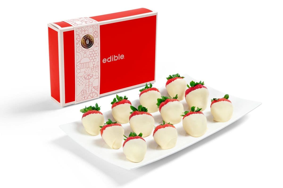 Boîte de fraises enrobées de chocolat blanc / White Chocolate Dipped Strawberries Box