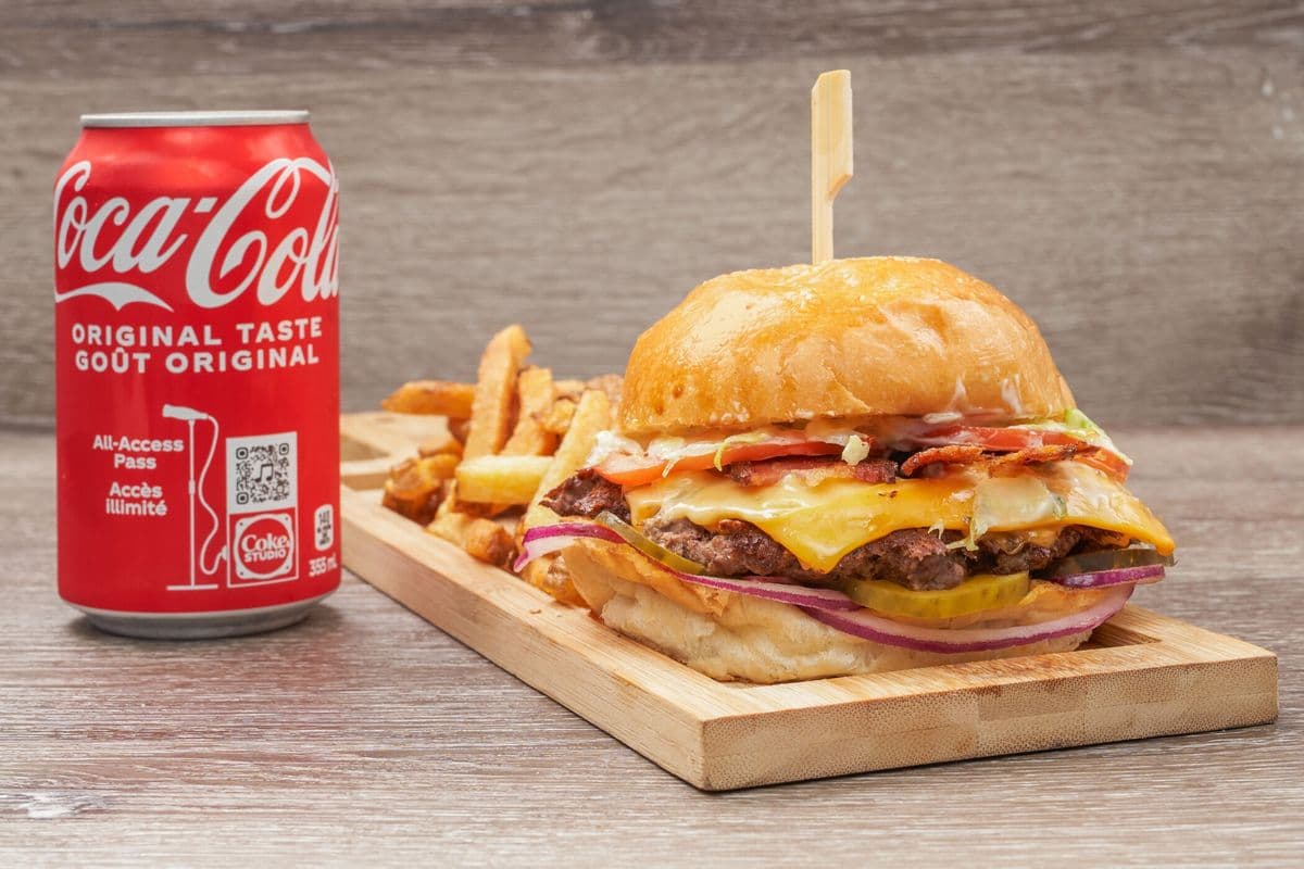 Banquet Burger Combo (5.5 oz)
