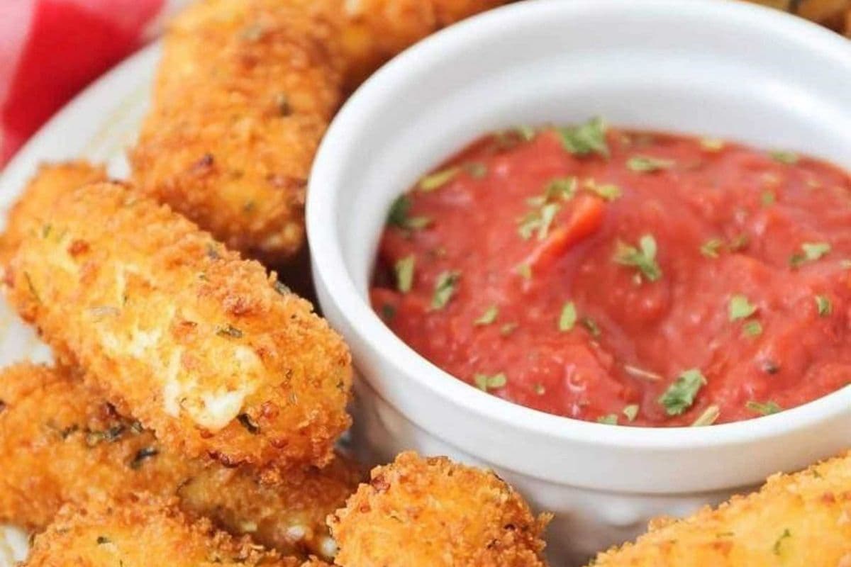 Mozzarella Sticks (10 pcs)