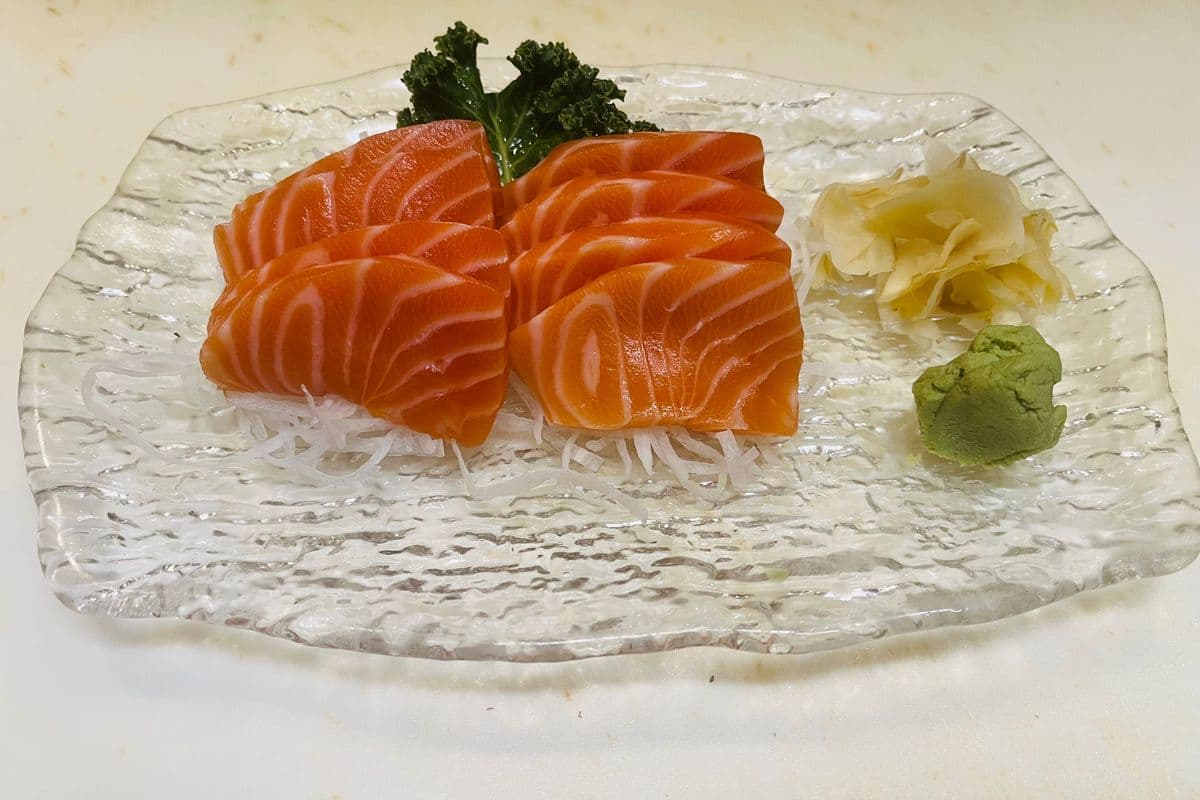 Salmon Sashimi Appetizer (8 pcs)