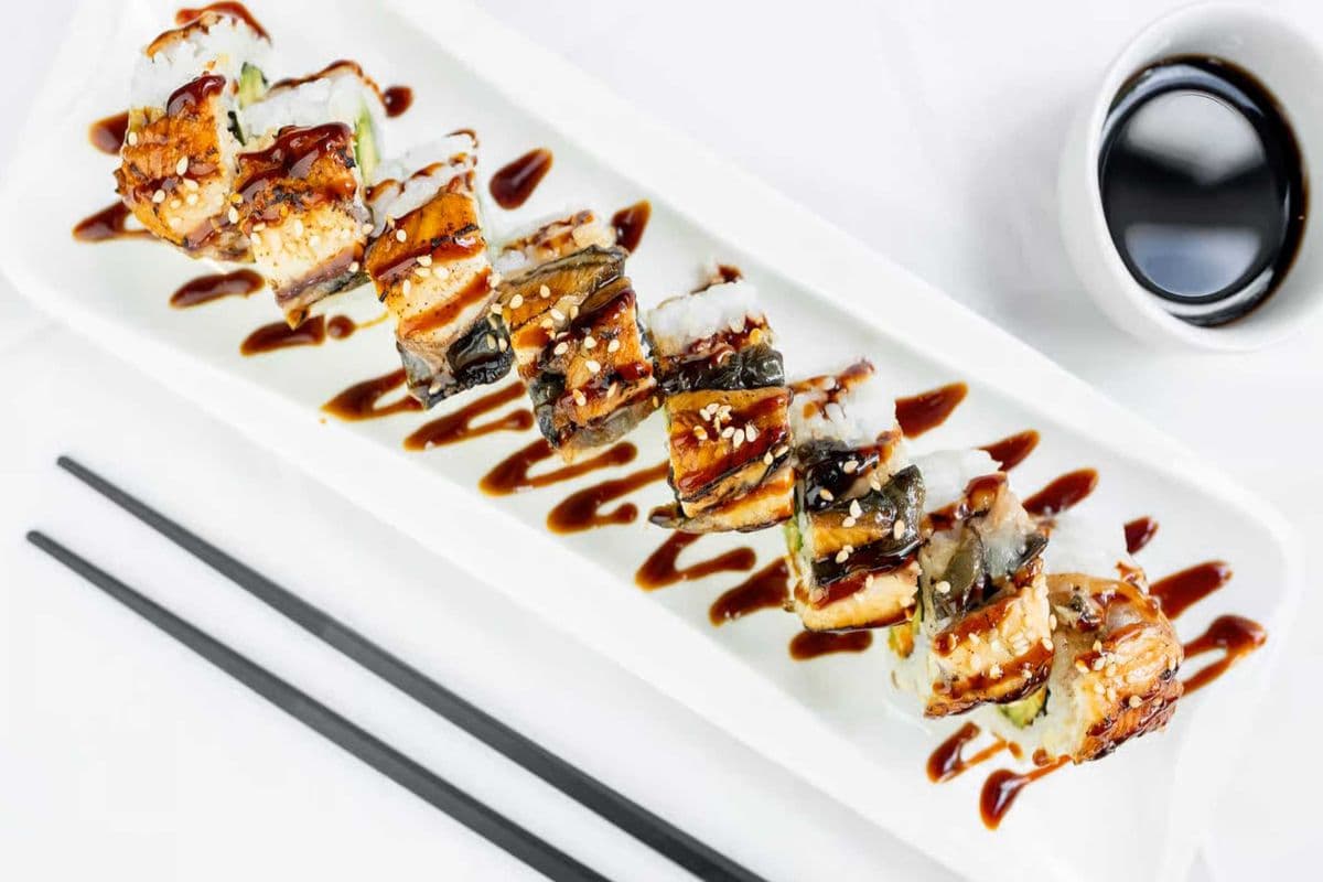 Dragon Roll (8 pcs)