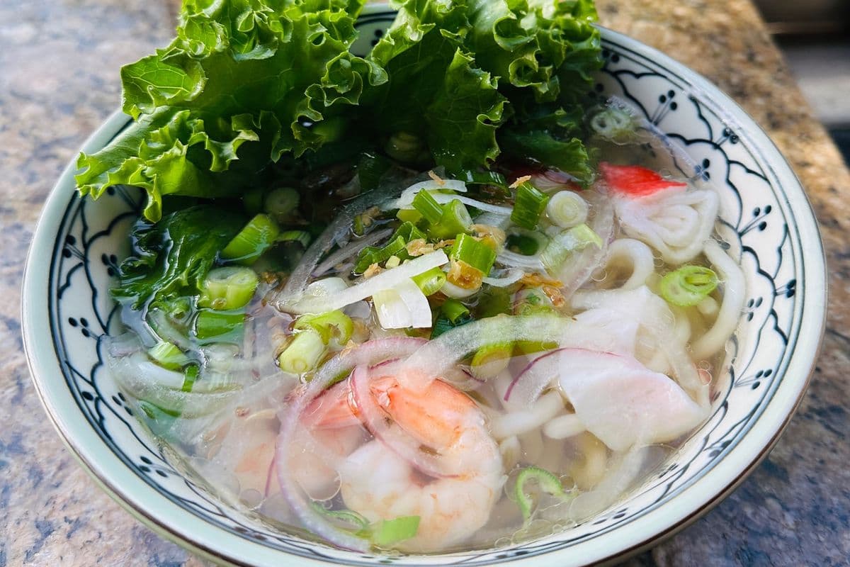 22. Bánh Canh Đồ Biển với Thịt Heo