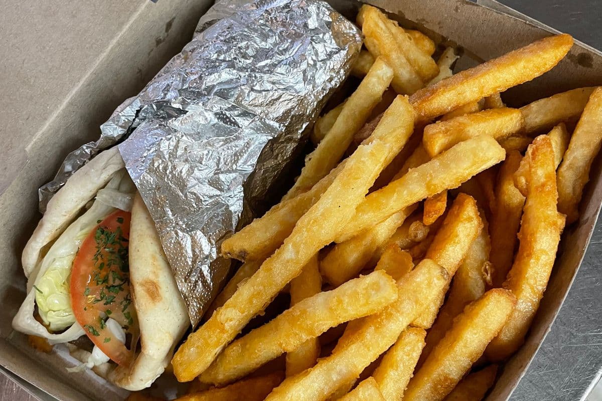 Assiette d'un pita au poulet