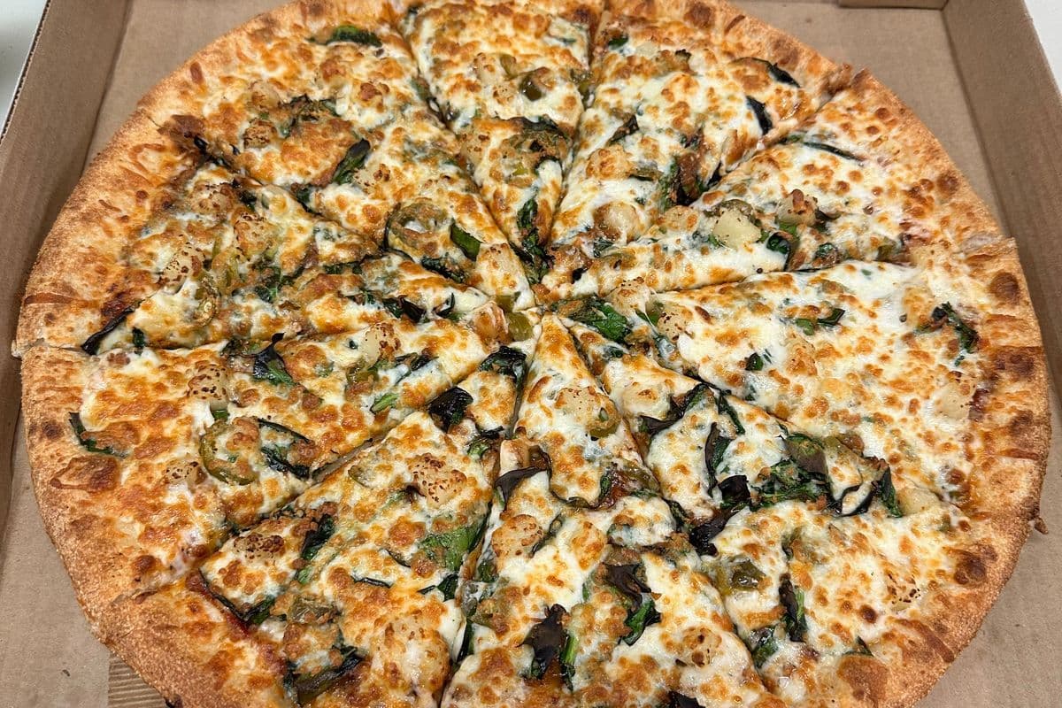 Medium Pesto Veggie Pizza