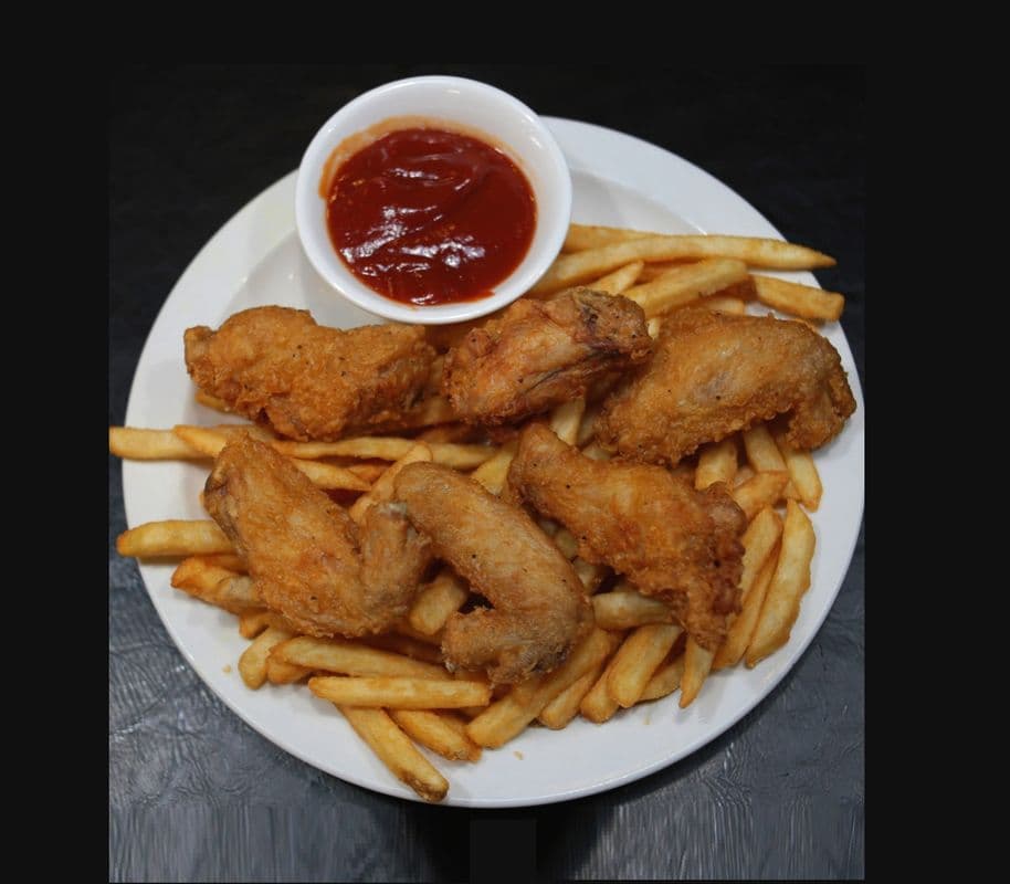 Chicken Wings and Fries (6 pcs)