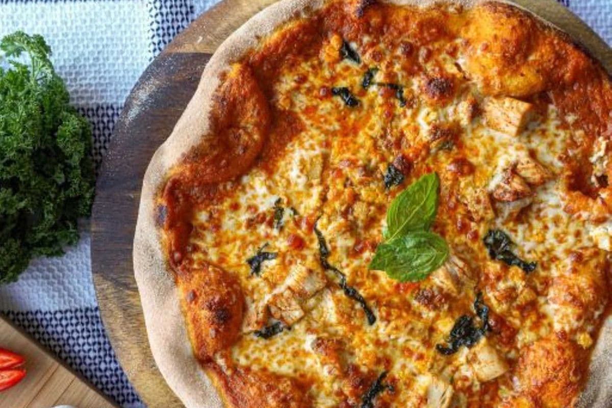 Medium (12'') Butter Chicken Pizza