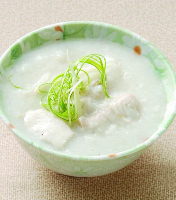 Fresh Fish Slices Congee / 嫩滑魚片粥 (碗)