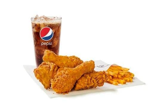 15MCX Poulet Frits+ 2 frites + 3 sauces + 2 salades de chou + 4 Pepsi (P. FRITS)