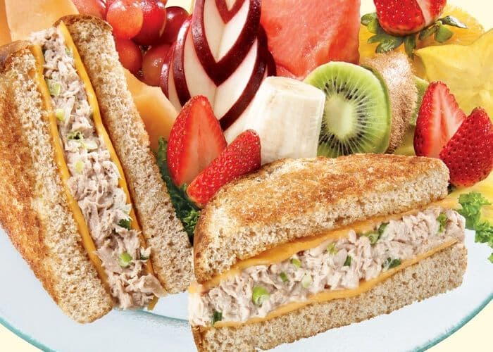 Tuna melt with fruit (870 Cals.)