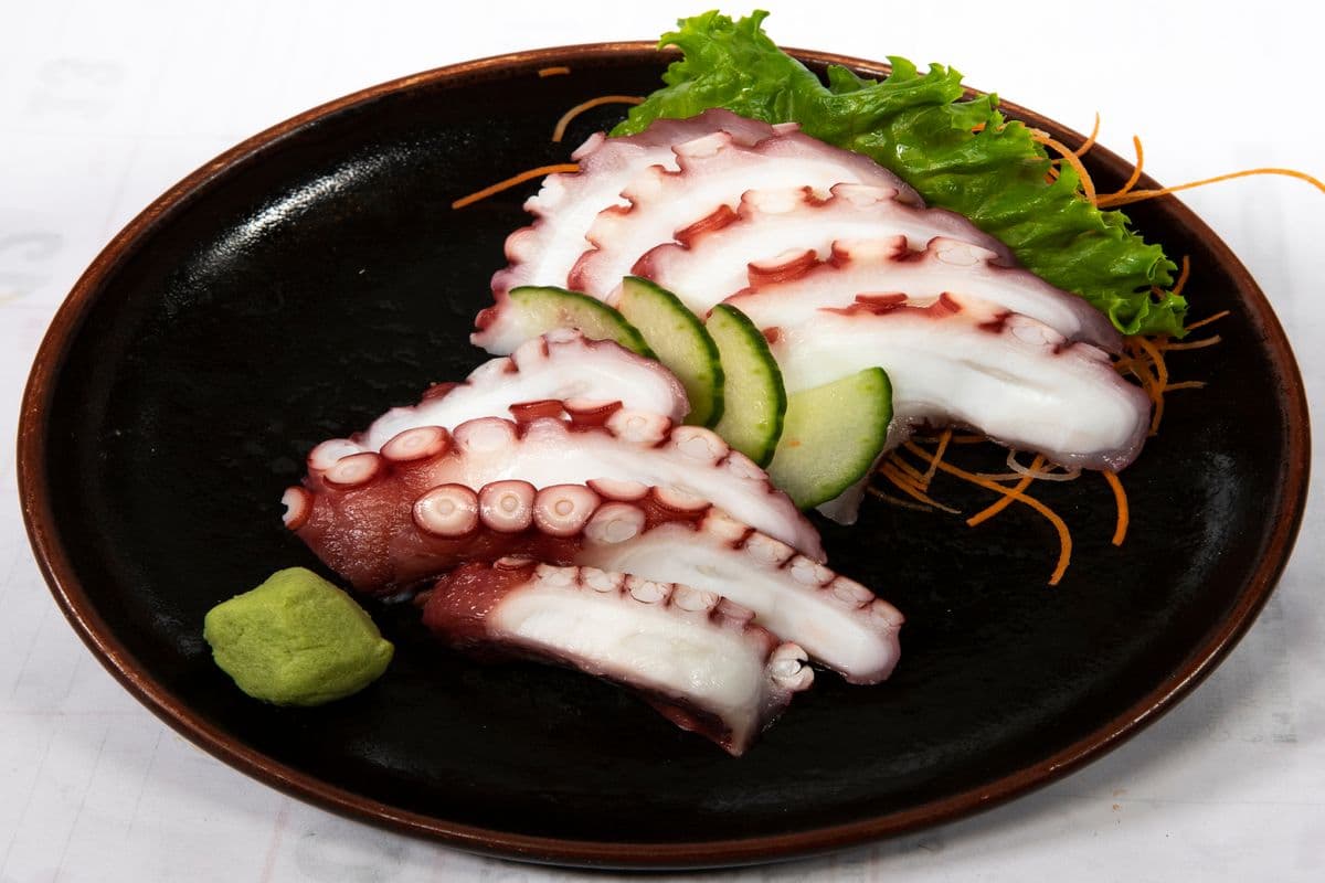 005. Tako Sashimi (9 pcs)