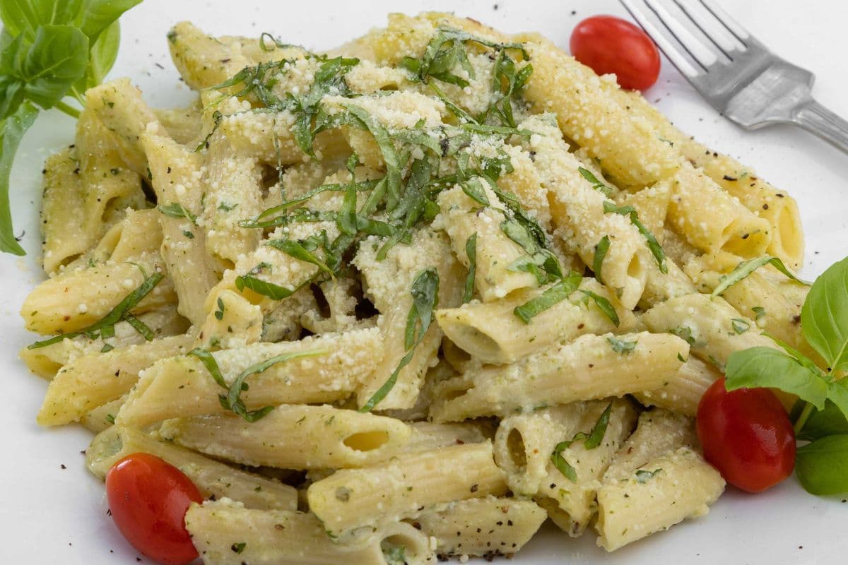 Penne au pesto crémeux à l'ail / Penne Pesto Creamy Garlic