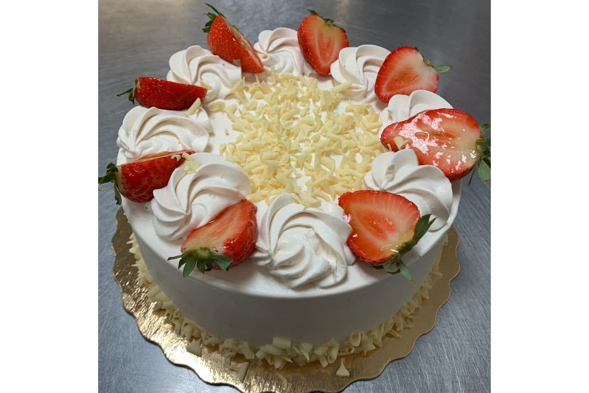 Strawberry Round Cake