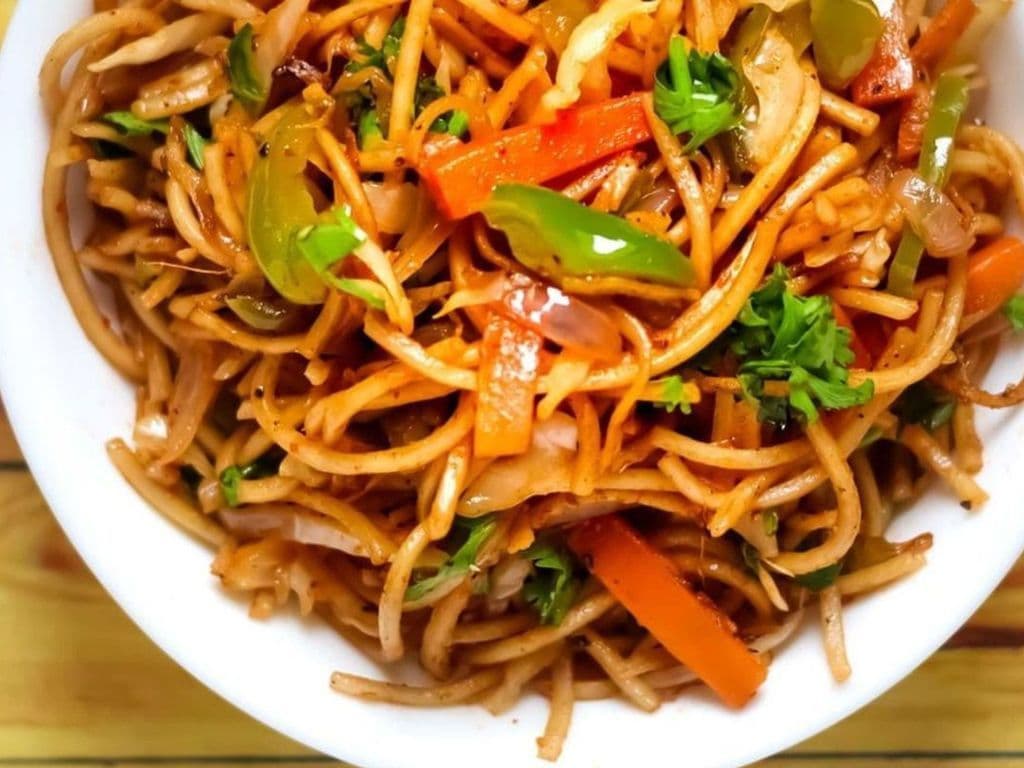 Desi hakka noodles