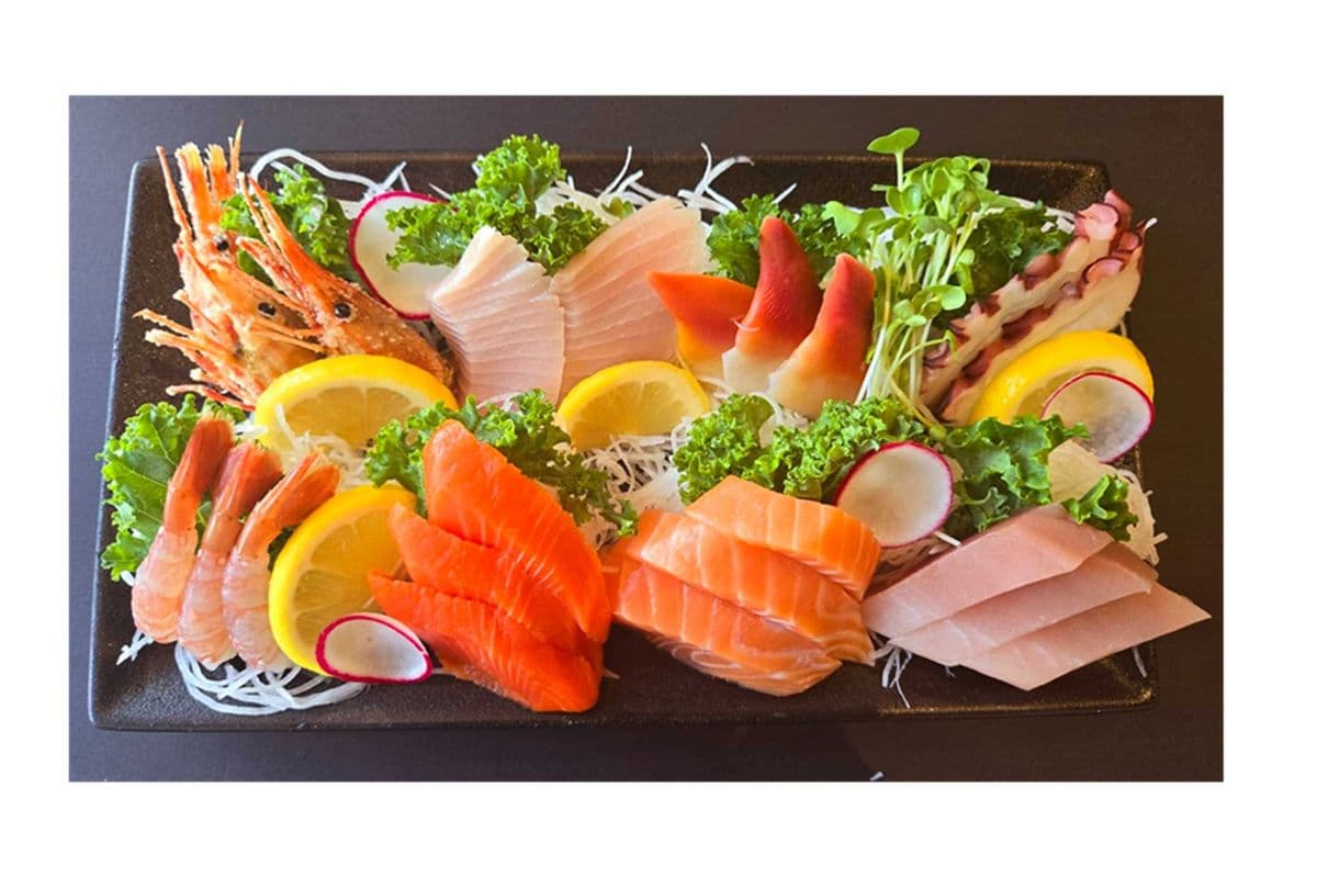 Deluxe Sashimi (19pcs)