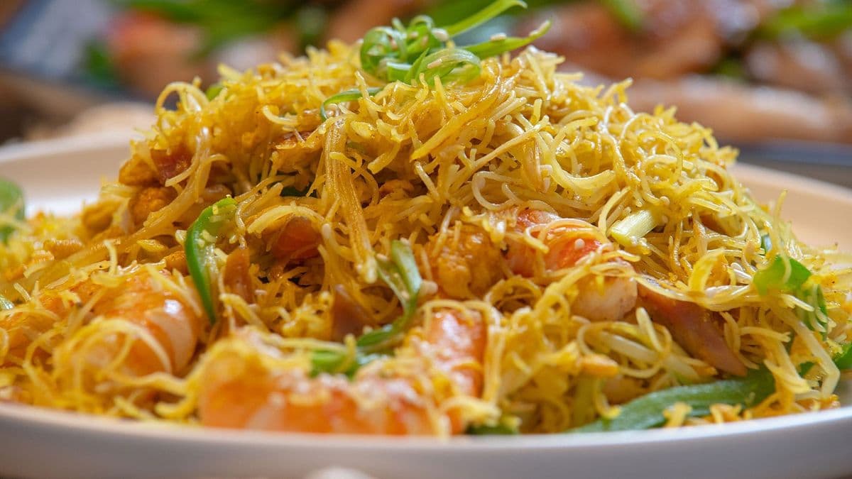 House Special Pan Fried Vermicelli with Shrimp and Pork / 家鄉炒米