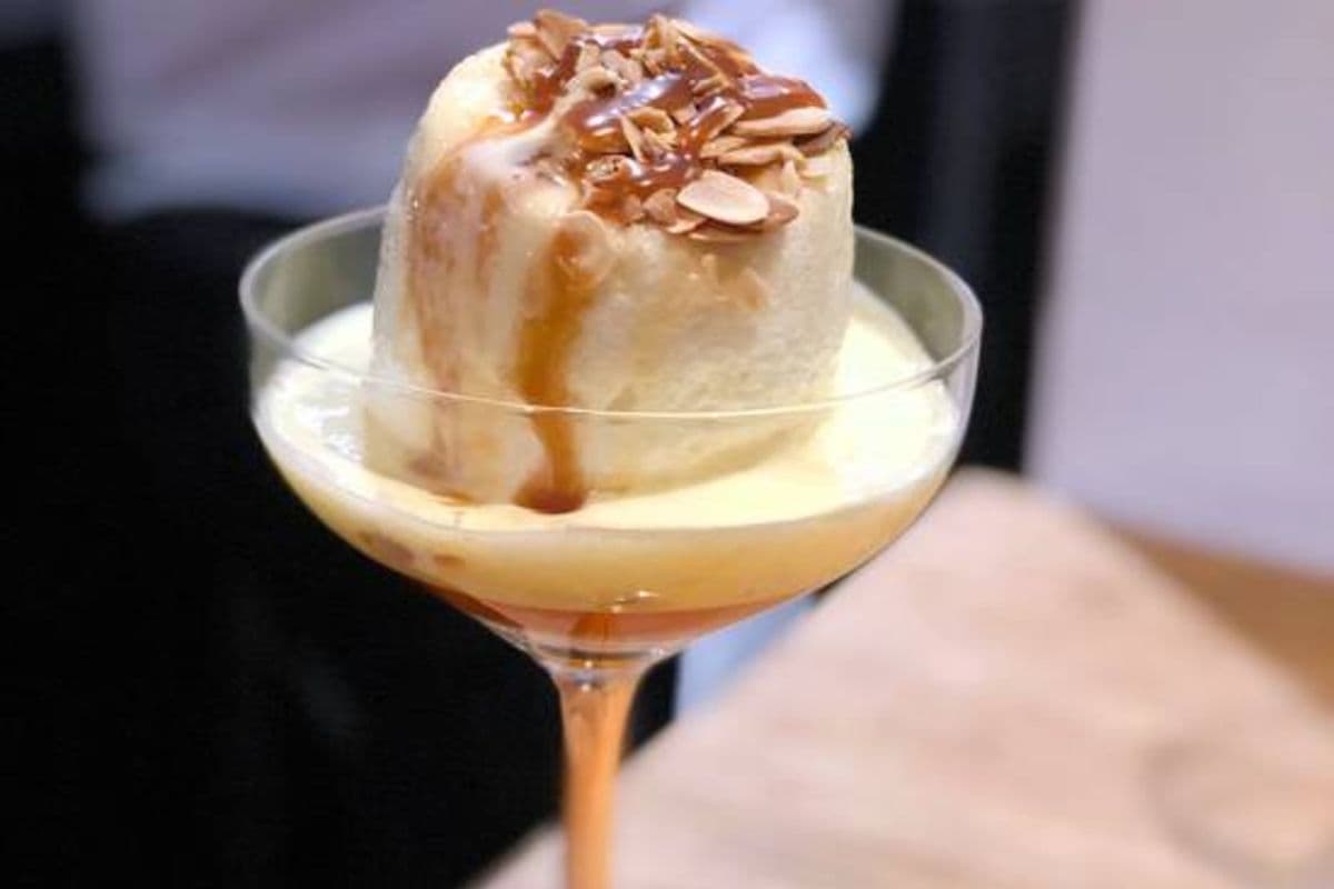 Île flottante traditionnelle / Traditional Floating Island