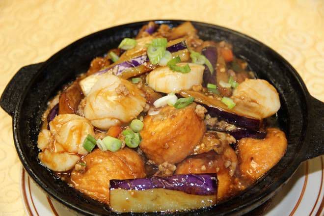Scallops, Eggplants, Egg Tofu and Black Fungus Hotpot / 雲耳三子煲