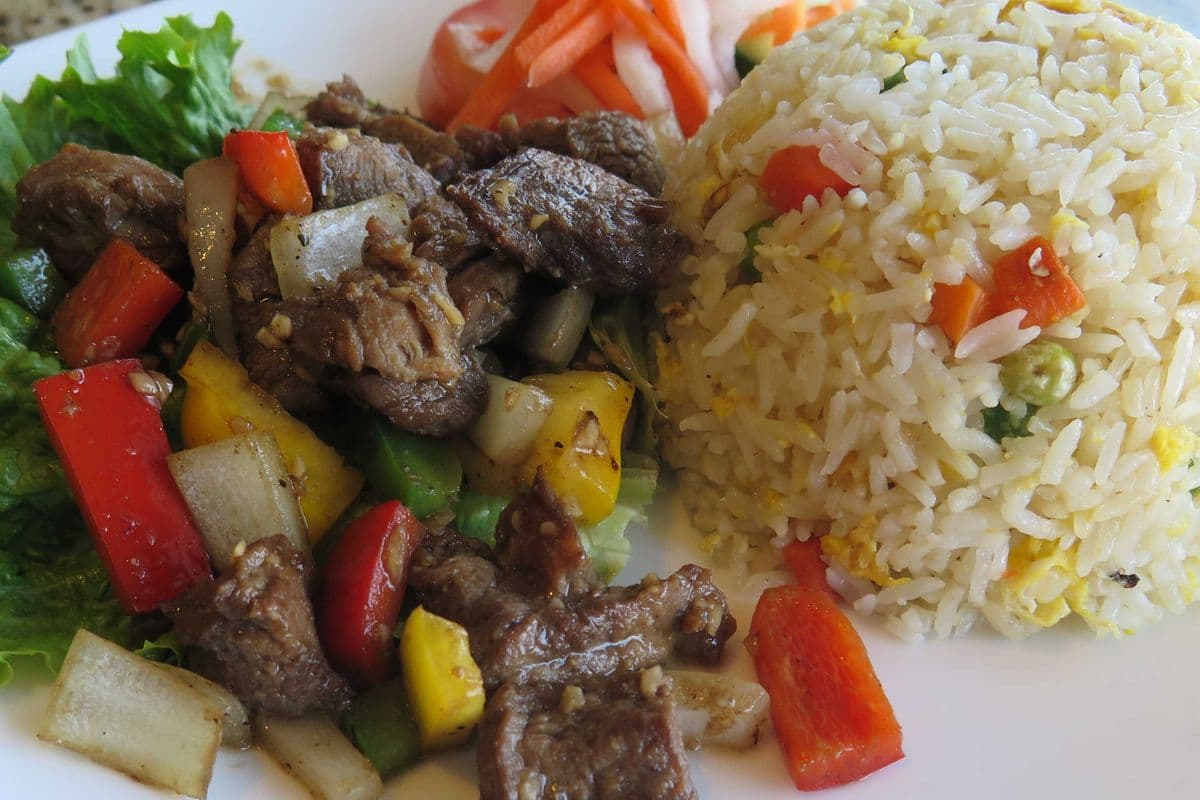 C18. Stir-Fried Diced Beef and Sweet Peppers on Rice - Com chien Bo Luc Lac