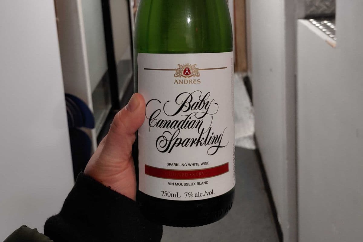 Baby Canadian Sparkling White Wine (750ml Bottle) (1 x 750ml)