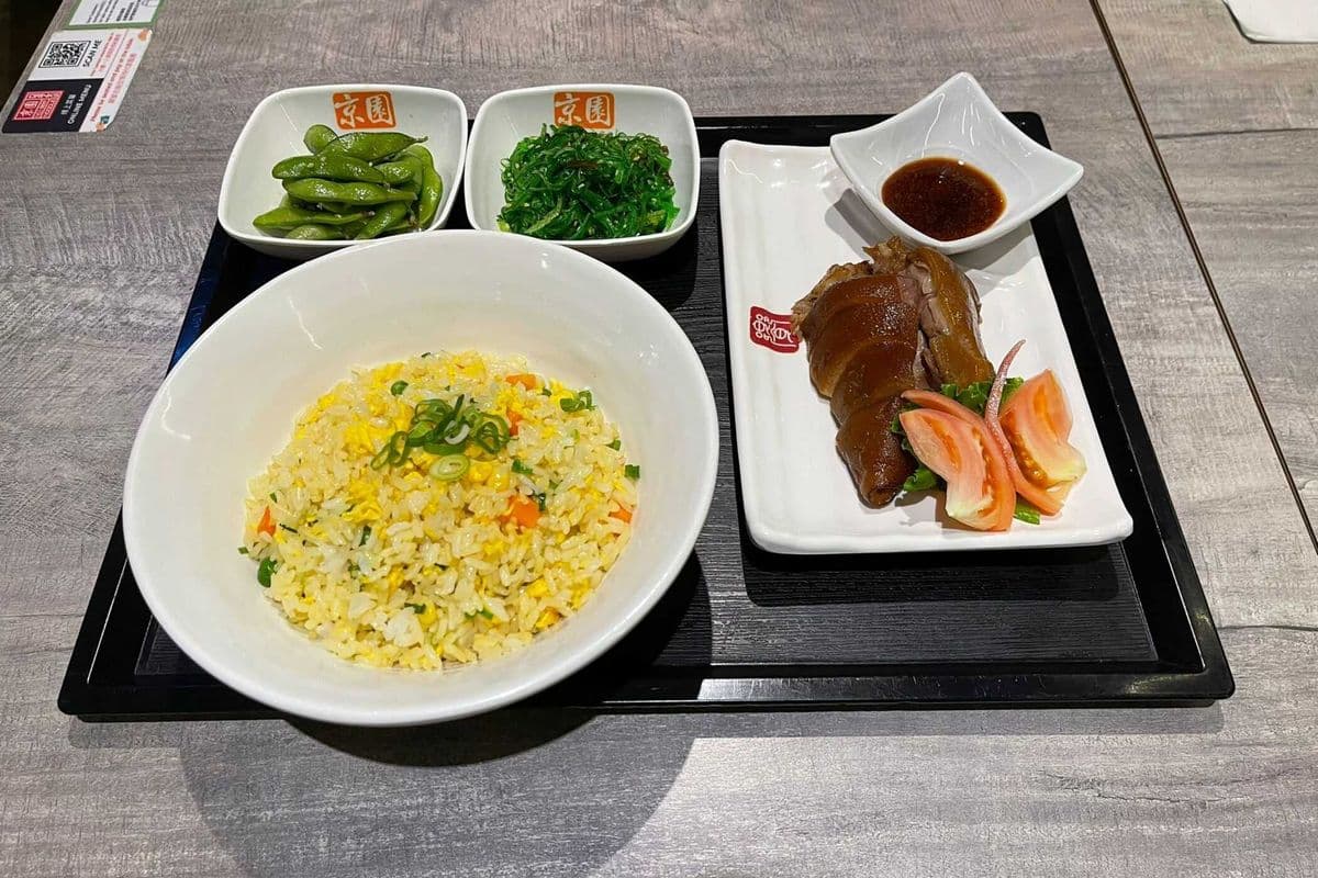 Z5. Pork Knuckles w/Egg Fried Rice(incl. 2 daily side dishes)