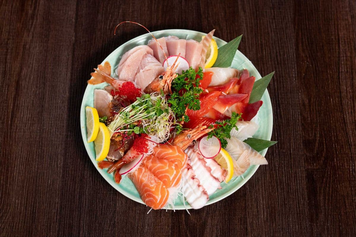 Deluxe Assorted Sashimi (30 pcs)