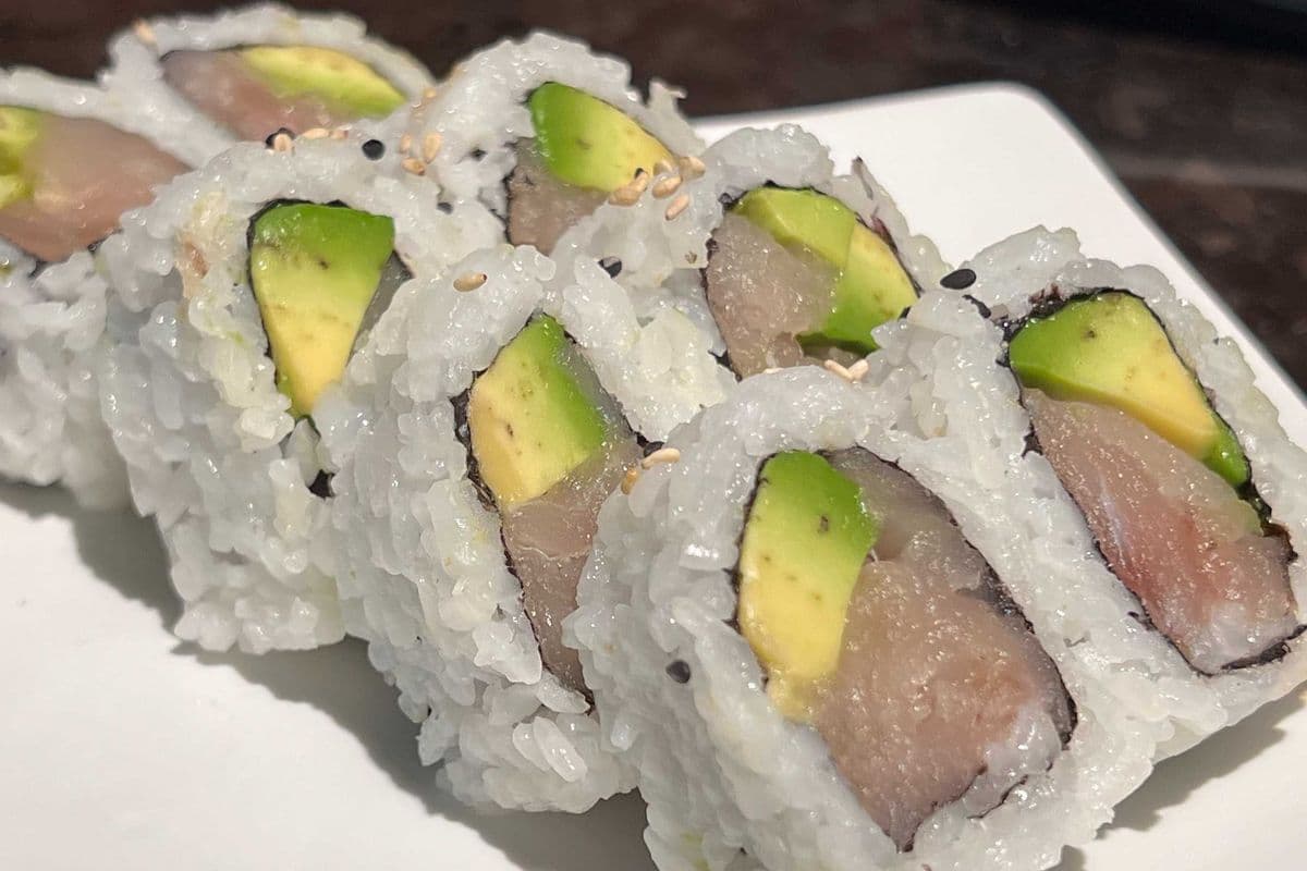 Tuna Avocado Roll (8 pcs)