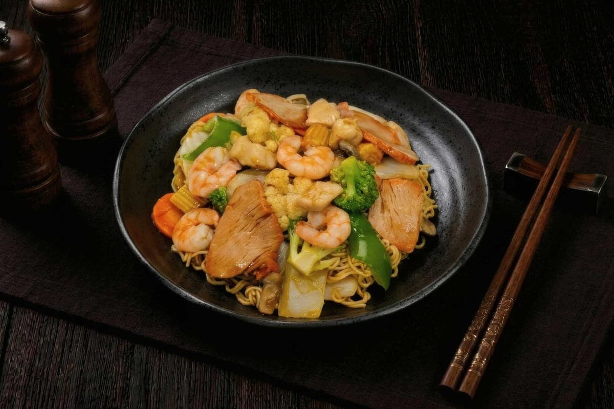 33. Special Cantonese Low Mein or Chow Mein (Large)