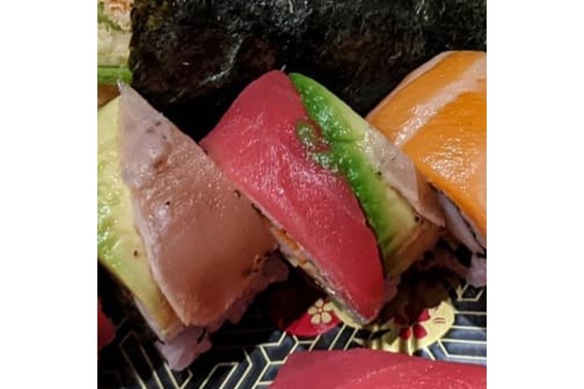 Rainbow Sushi Roll (8 pcs)
