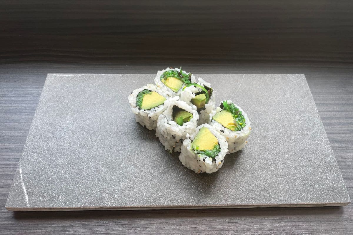 Avo Wakame Roll