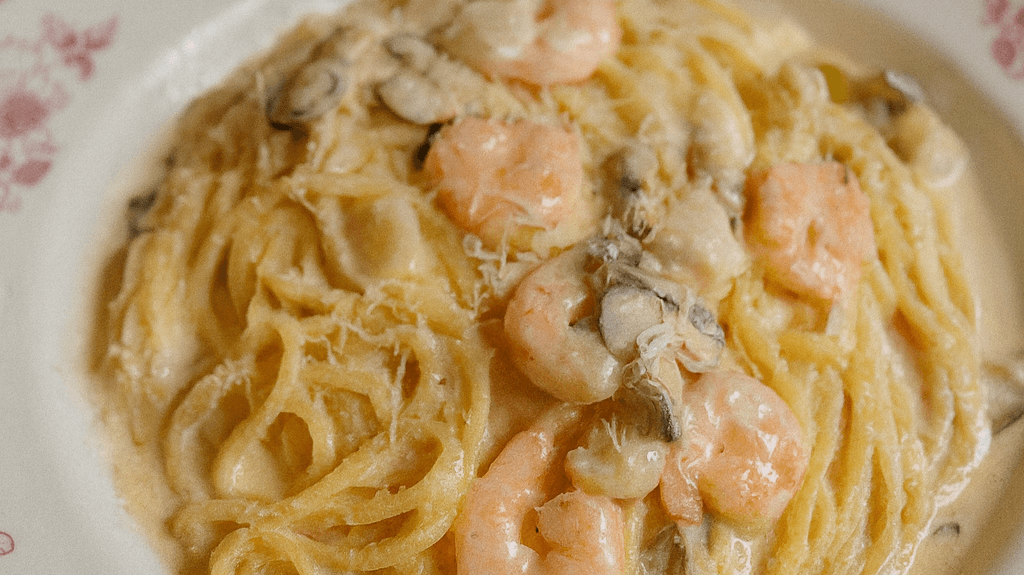 Pétoncles, Crevettes, Champignons, Crème, Bisque de Homard