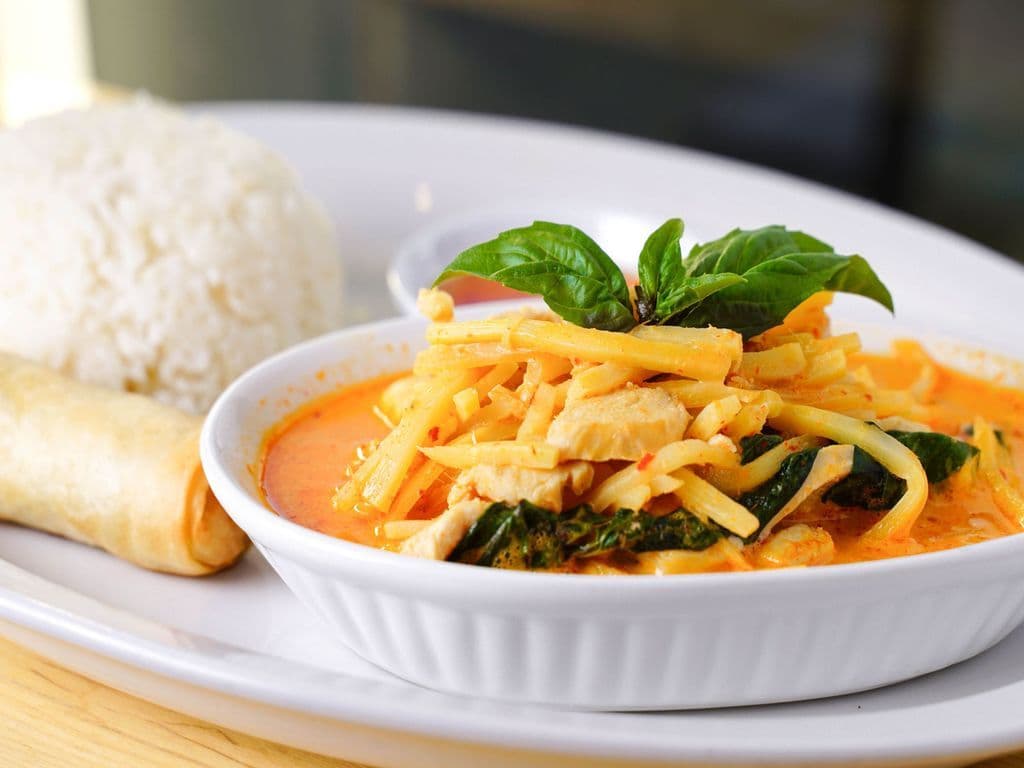 L5R. Red Curry with Bamboo Shoots, Bell Peppers and Basil Leaves Lunch Special