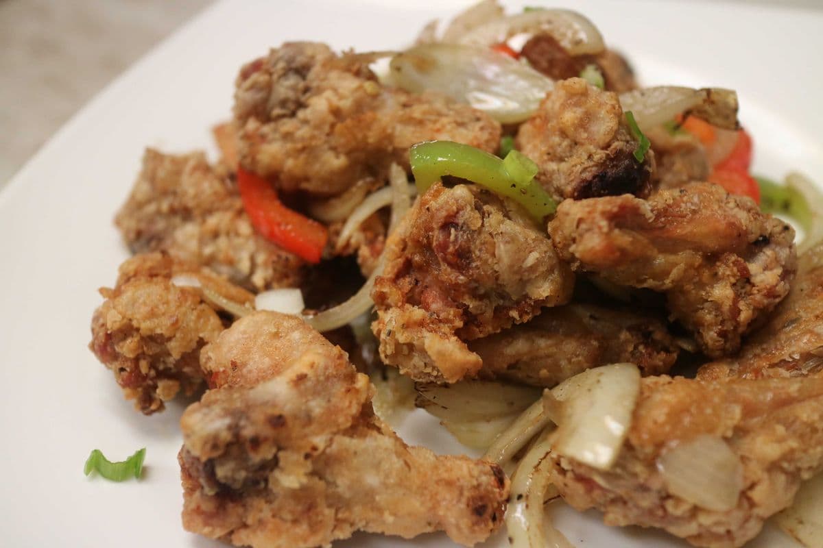 33. Garlic Pepper Fried Chicken Wings (12 pcs)
