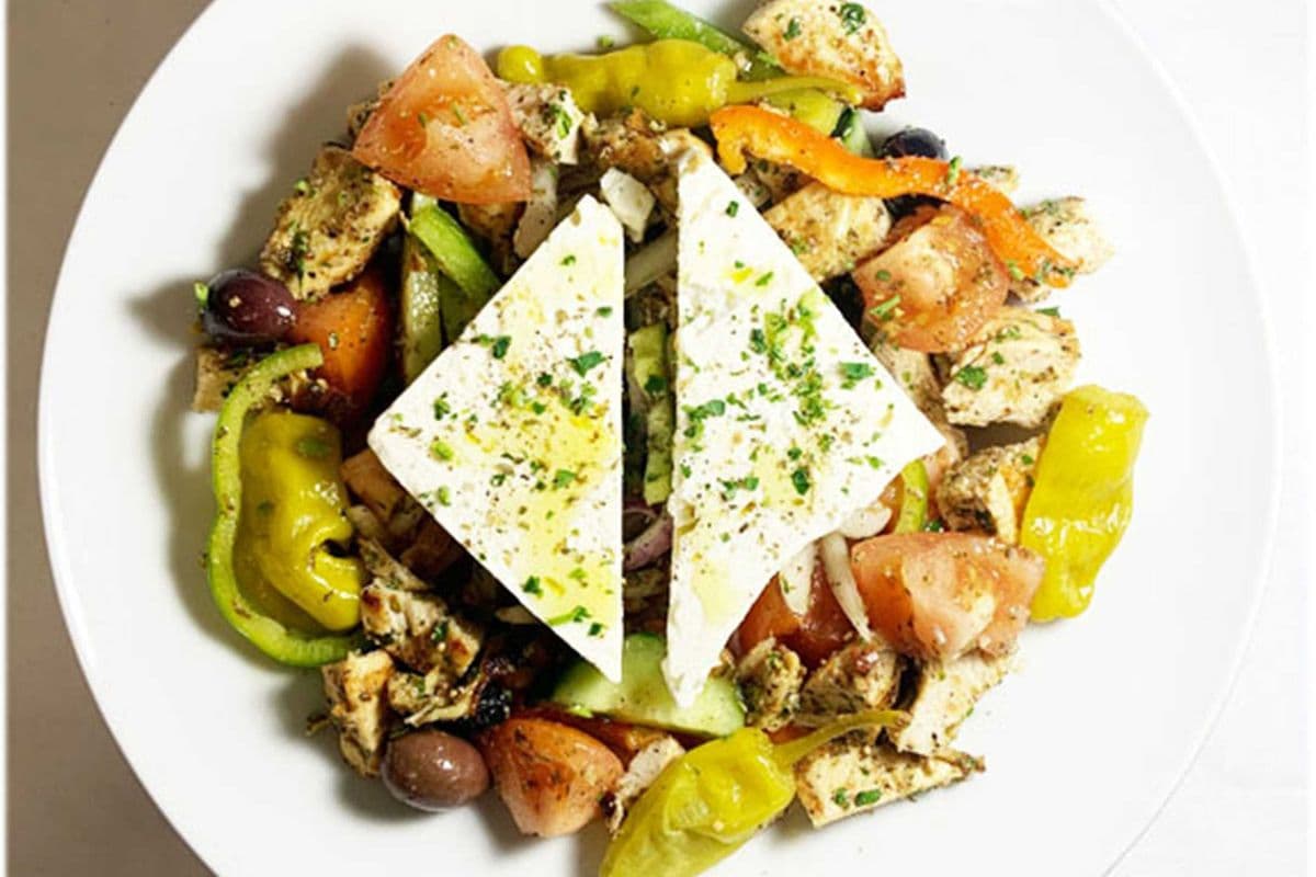 Salade Grecque avec Poulet Grillé / Greek Salad with Grilled Chicken