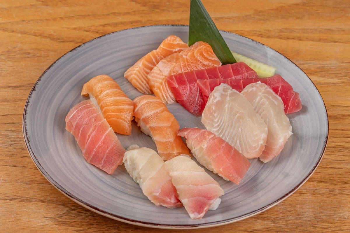SSS) Sushi and Sashimi Combination (12 Pcs)