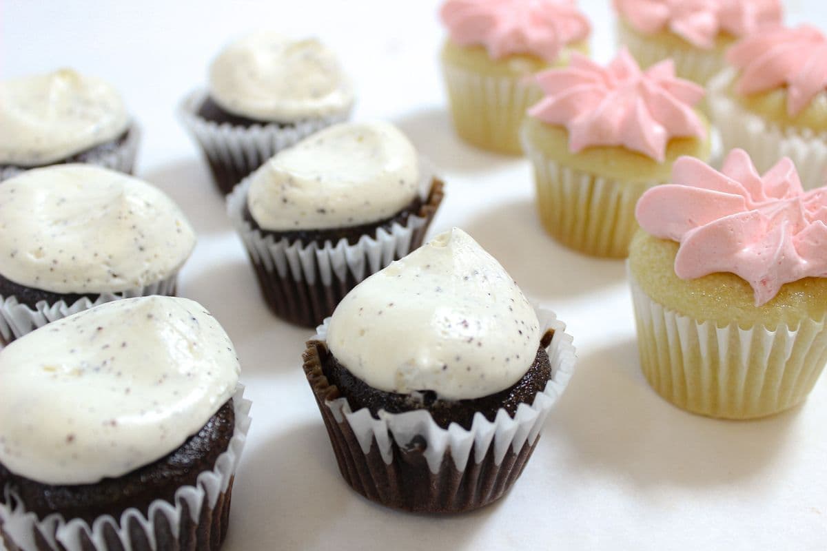 Mini Cupcakes (12 pcs)