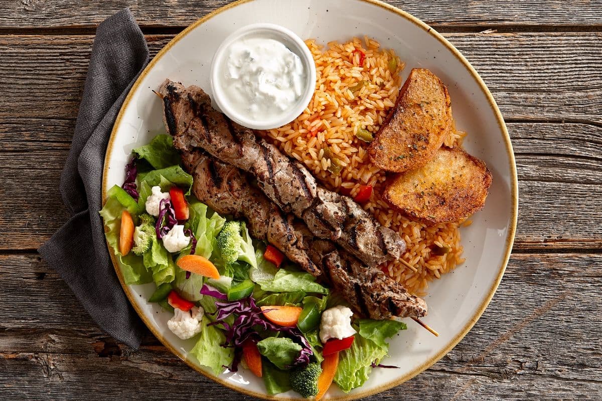Plat de souvlakis au porc / Pork Souvlaki Plate