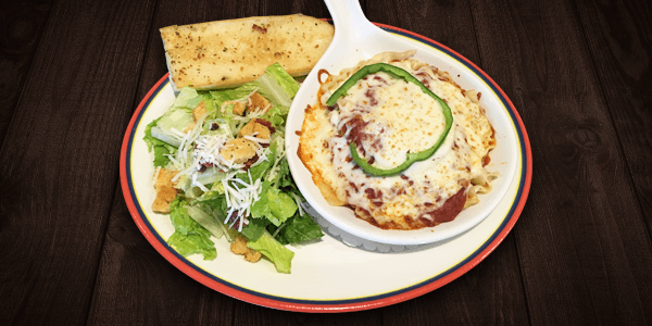 Lasagne sauce à la viande et salade César / Lasagna with Meat Sauce and Caesar Salad