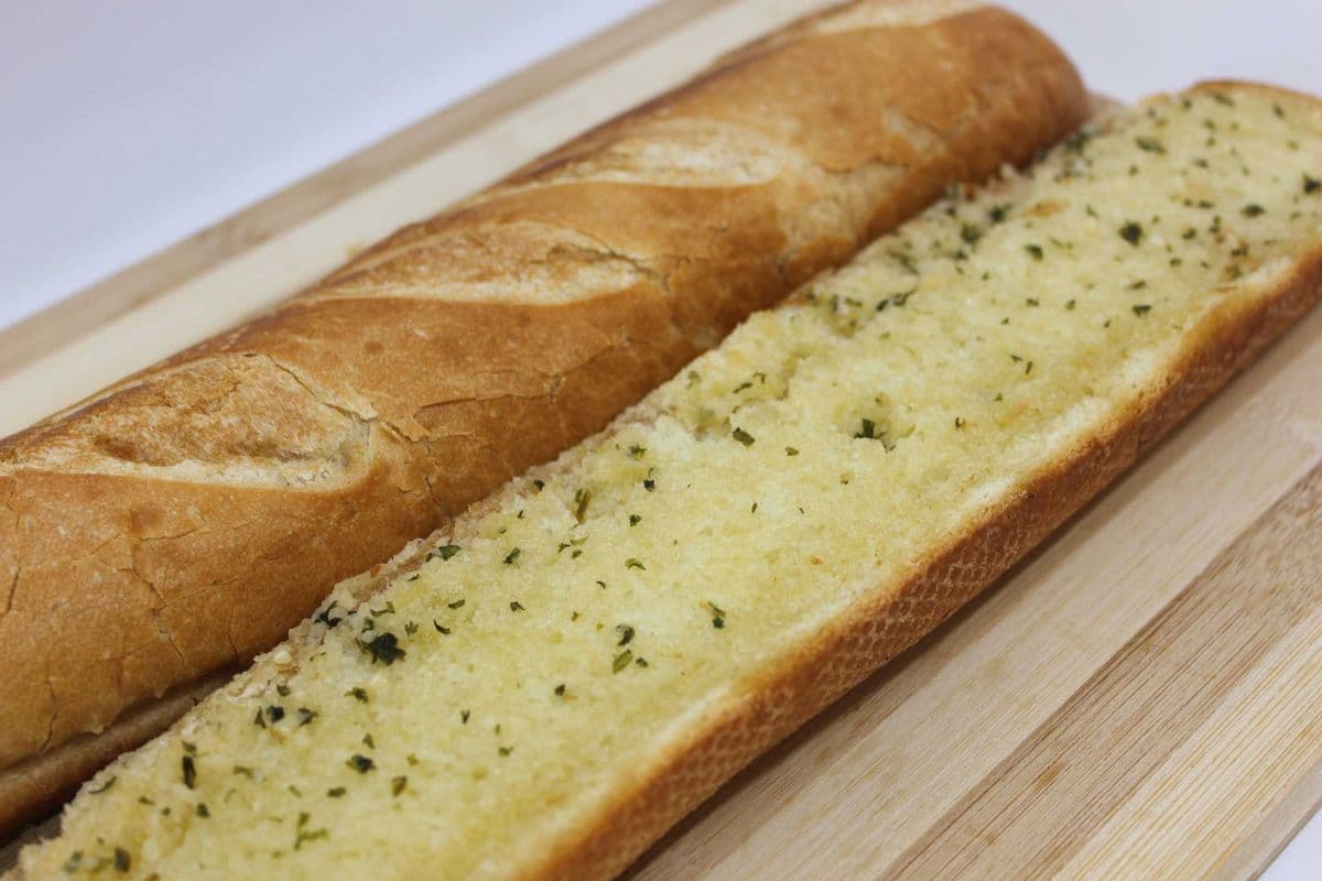 Garlic Bread (14" Loaf)