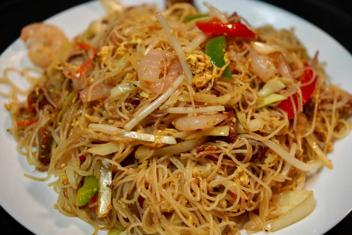 67. Singapore Style Fried Rice Noodle (Spicy) 新加坡炒米粉