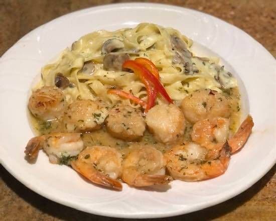 Gamberoni and Scallops al Vino Bianco